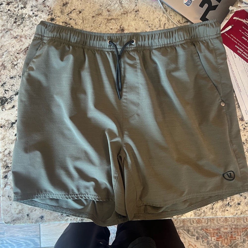 Large Vuori Kore Elevate 5” Short